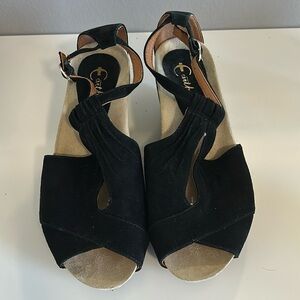 Earthies Veria Black Suede leather upper Open Toe wedges size 8